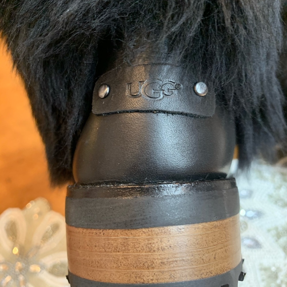 Sold on Ⓜ️ Otelia Genuine Shearling Bootie - Picture 5 of 8